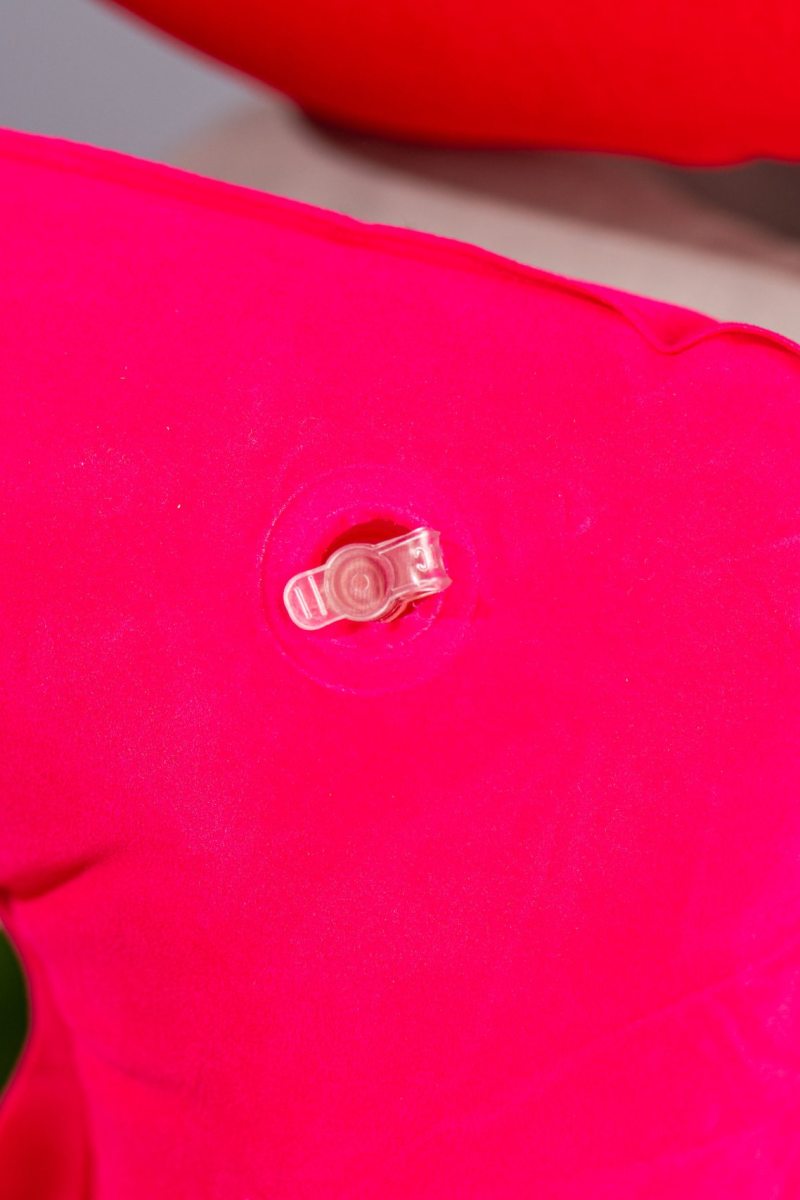 Aero-Rest Comfort: Aufblasbares Nackenhörnchen für entspanntes Branding