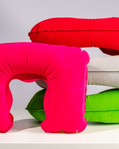 Aero-Rest Comfort: Aufblasbares Nackenhörnchen für entspanntes Branding