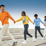 Nachhaltiger Unisex-Rundhalspullover „Pure Comfort“: Branding zum Einkuscheln