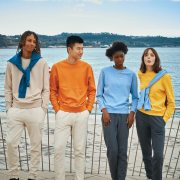 Nachhaltiger Unisex-Rundhalspullover „Pure Comfort“: Branding zum Einkuscheln