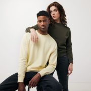 Nachhaltiger Unisex-Rundhalspullover „Pure Comfort“: Branding zum Einkuscheln