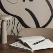 Kompakte LED-Designleuchte „Lumina Touch“: Dein Branding im Rampenlicht