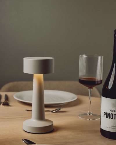 RCS Tischleuchte: Dein strahlendes Branding für moderne Arbeitswelten