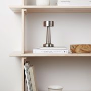 RCS Tischleuchte: Dein strahlendes Branding für moderne Arbeitswelten