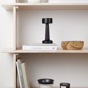 RCS Tischleuchte: Dein strahlendes Branding für moderne Arbeitswelten