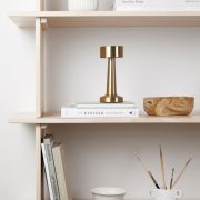 RCS Tischleuchte: Dein strahlendes Branding für moderne Arbeitswelten