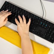 Ergo-Desk Pro: Die professionelle Tastatur-Handauflage für gesundes Arbeiten