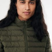 Alpen-Allrounder AWARE™: Die nachhaltige Unisex-Steppjacke für dein Team