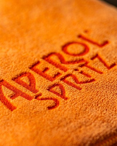 Master-Engrave Performance-Tuch: Haptisches 3D-Branding ohne Farbauftrag