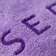 Master-Engrave Performance-Tuch: Haptisches 3D-Branding ohne Farbauftrag