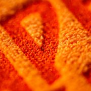 Master-Engrave Performance-Tuch: Haptisches 3D-Branding ohne Farbauftrag