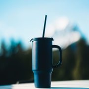 Alpin-Flow RCS Isolierbecher 480ml: Dein nachhaltiger Begleiter für Büro & Outdoor