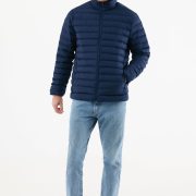 Alpen-Allrounder AWARE™: Die nachhaltige Unisex-Steppjacke für dein Team