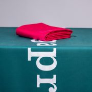 Aero-Soft Ultra-Light Handtuch: High-Tech Performance & All-Over Design