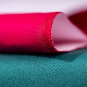 Aero-Soft Ultra-Light Handtuch: High-Tech Performance & All-Over Design