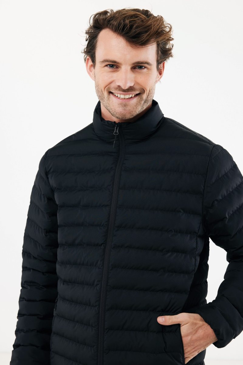 Alpen-Allrounder AWARE™: Die nachhaltige Unisex-Steppjacke für dein Team