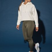 Urban Vibe: Premium Damen Cropped Hoodie – Vegan & Oversize