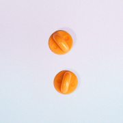 Custom Logo-Pins: Individuelle Anstecknadeln mit Magnet & Trägerkarton