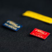 Custom Logo-Pins: Individuelle Anstecknadeln mit Magnet & Trägerkarton