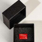 Custom Logo-Pins: Individuelle Anstecknadeln mit Magnet & Trägerkarton