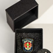 Custom Logo-Pins: Individuelle Anstecknadeln mit Magnet & Trägerkarton